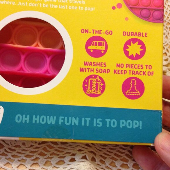 Pop It! Bubble toy bundle, two new Chuckle and Roar bubble popping games - Picture 4 of 5